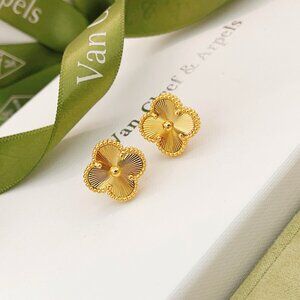 ✨Van Cleef & Arpels earrings✨